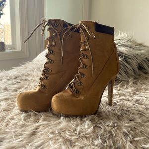 Cute heeled boots!